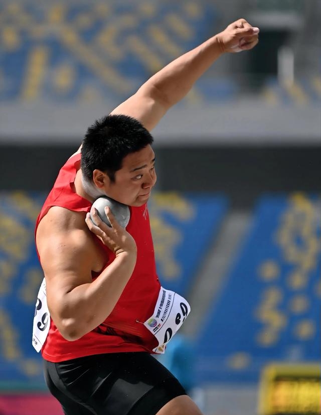 跳高选手改写历史,打破纪录夺金 跳高选手改写历史,打破纪录夺金