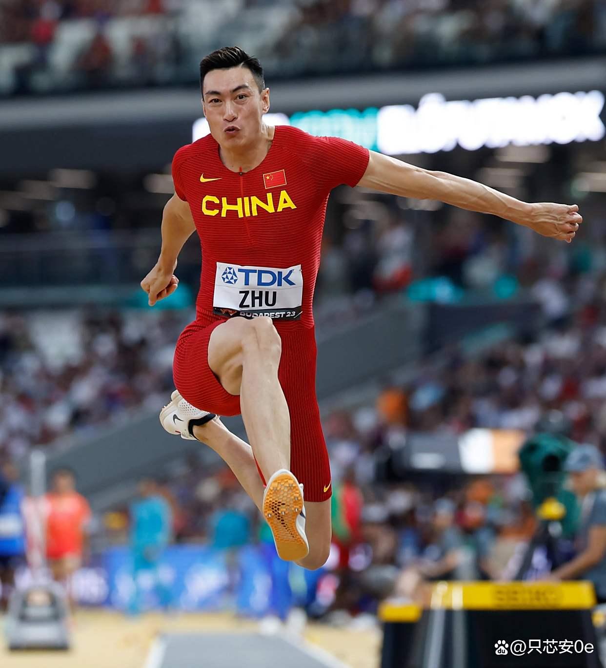 跳高选手改写历史,打破纪录夺金 跳高选手改写历史,打破纪录夺金