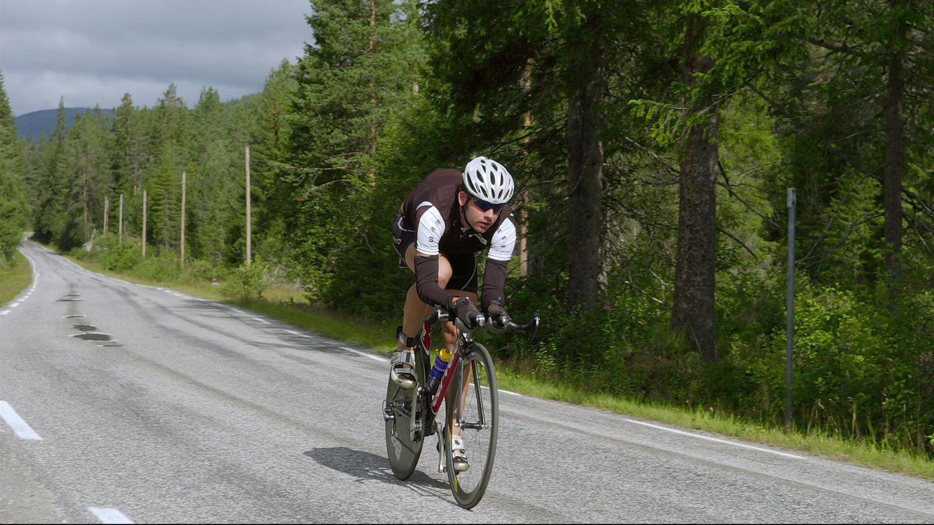 魔术强势晋级,西亚卡姆在F1街道赛接管比赛
