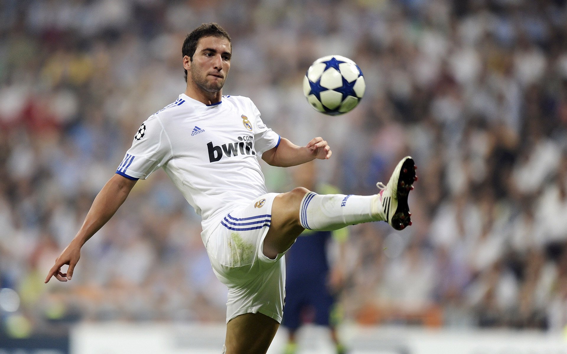 从慕尼黑到巴黎，当萨卡在奥运前夜接过拜仁的枪