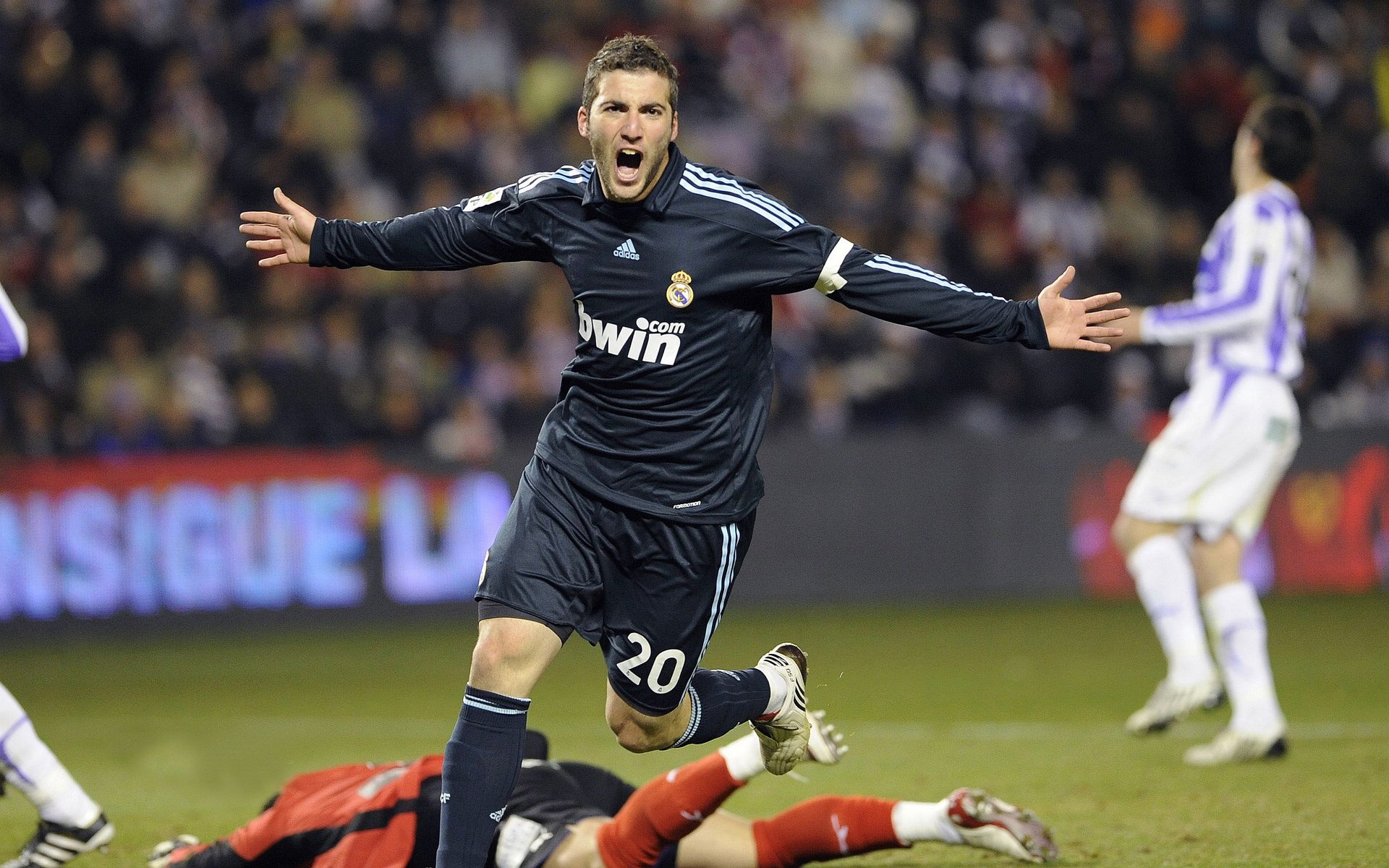 西亚卡姆扛起全队，国王硬仗取胜山西队